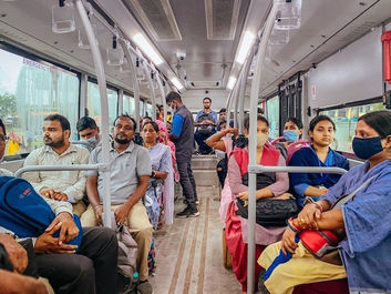 ආරක්ෂාව සහ පහසුව සඳහා රජය පොදු ප්රවාහනය නවීකරණය කිරීමට යයි...