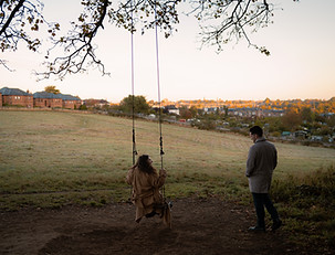 romantic edinburgh couples photoshoot  with a cinematic touch 