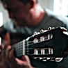 Suonare la chitarra