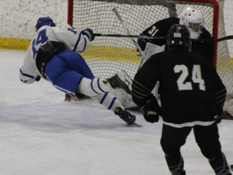 Cumberland Suffocates Warwick 7-2 