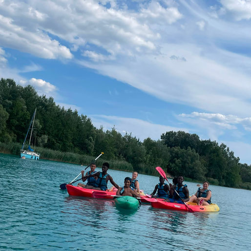 Les jeunes ont profité d’une sortie à la base nautique de Lauterbourg pour découvrir deux activités de pleine nature : le canoë-kayak et le paddle.