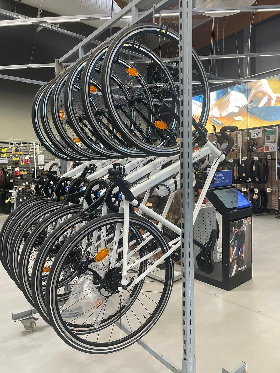 Notre mécène ABI, touché par la cause portée par la Fondation, a offert 20 vélos pour soutenir notre projet!