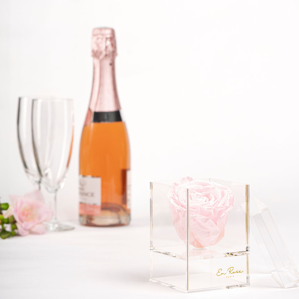 Thumbnail: Eternal Pink Rose: La Vie est Belle