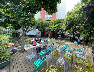 La Cabane Davout est un partenaire historique de Ciné-Voisins. Depuis 2017 Ciné-Voisins profite de la fraîcheur du jardin