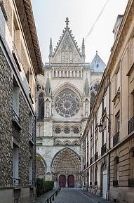 North_Transept_of_Reims_Cathedral_and_Rue_de_Préau_20140306_21.jpg