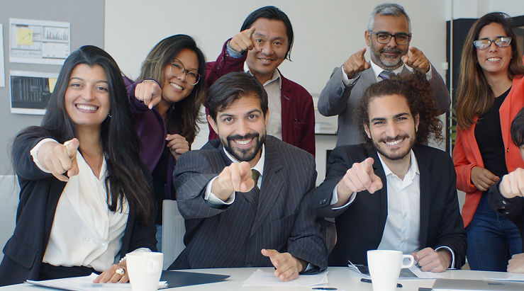 Pessoas unidas em torno de uma causa social, junte-se a nós