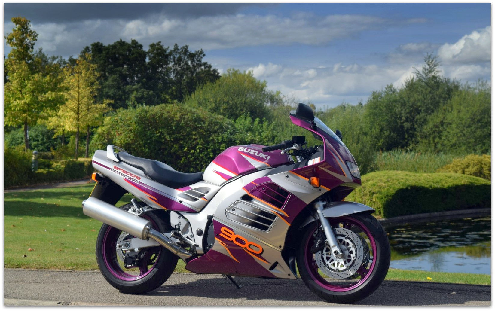 SOLD - 1995 Suzuki RF900R just 9,800 miles