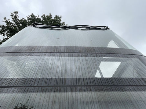 „Damit zerstören sie sich die Frontscheibe. Das wird teuer.“