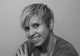 Robyn_author_photo_final.jpg