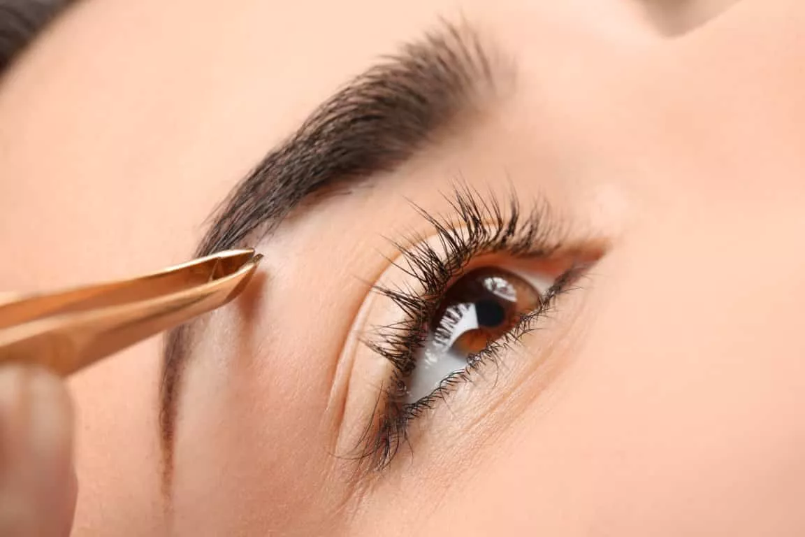 Épilation sourcils
