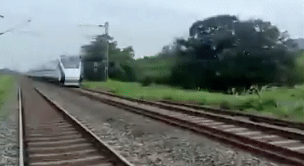 Vande Bharat express breaks record of bullet train, achieves 100 km/hr in  52 sec- The Daily Episode Network