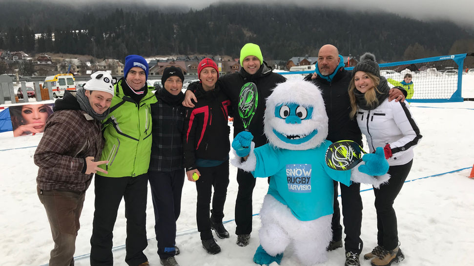 Snow Tennis è la nuova disciplina.