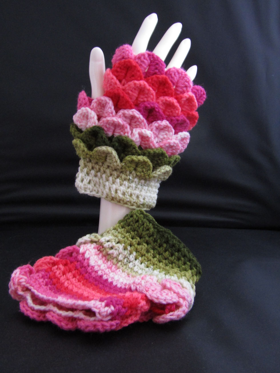 Thumbnail: Dragon Scale Wrist Warmers