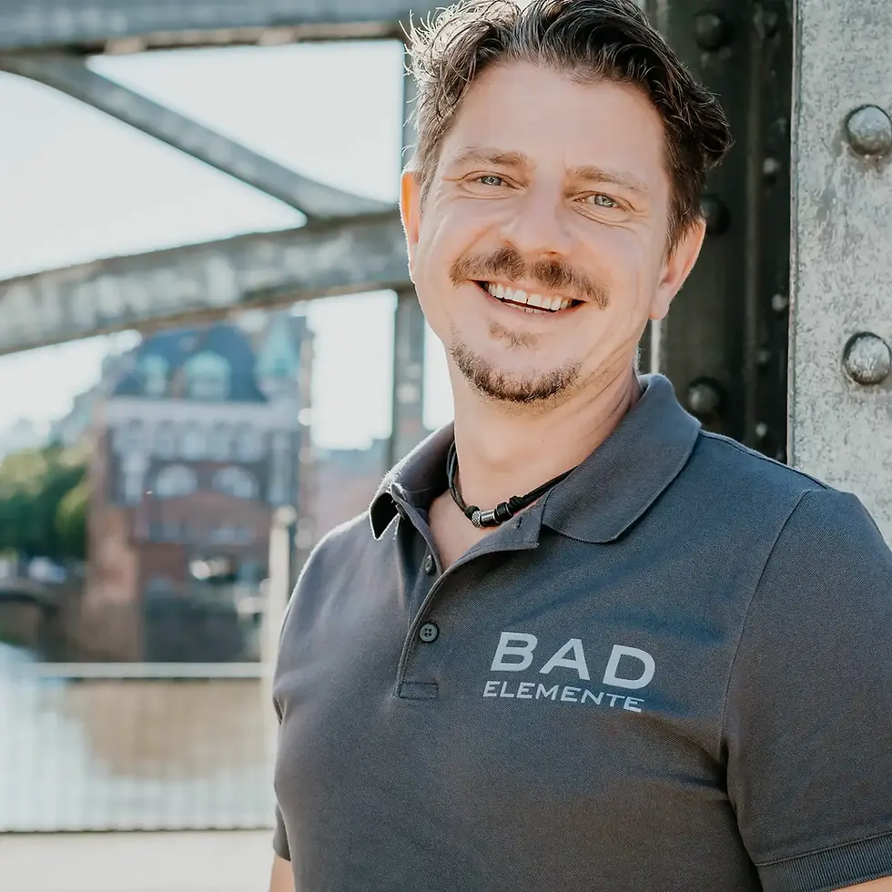 Mike Günther Inhaber von BAD ELEMENTE Hamburg und Experte für hochwertige Badplanung