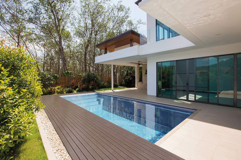 Schwimmbecken Aussenanlage