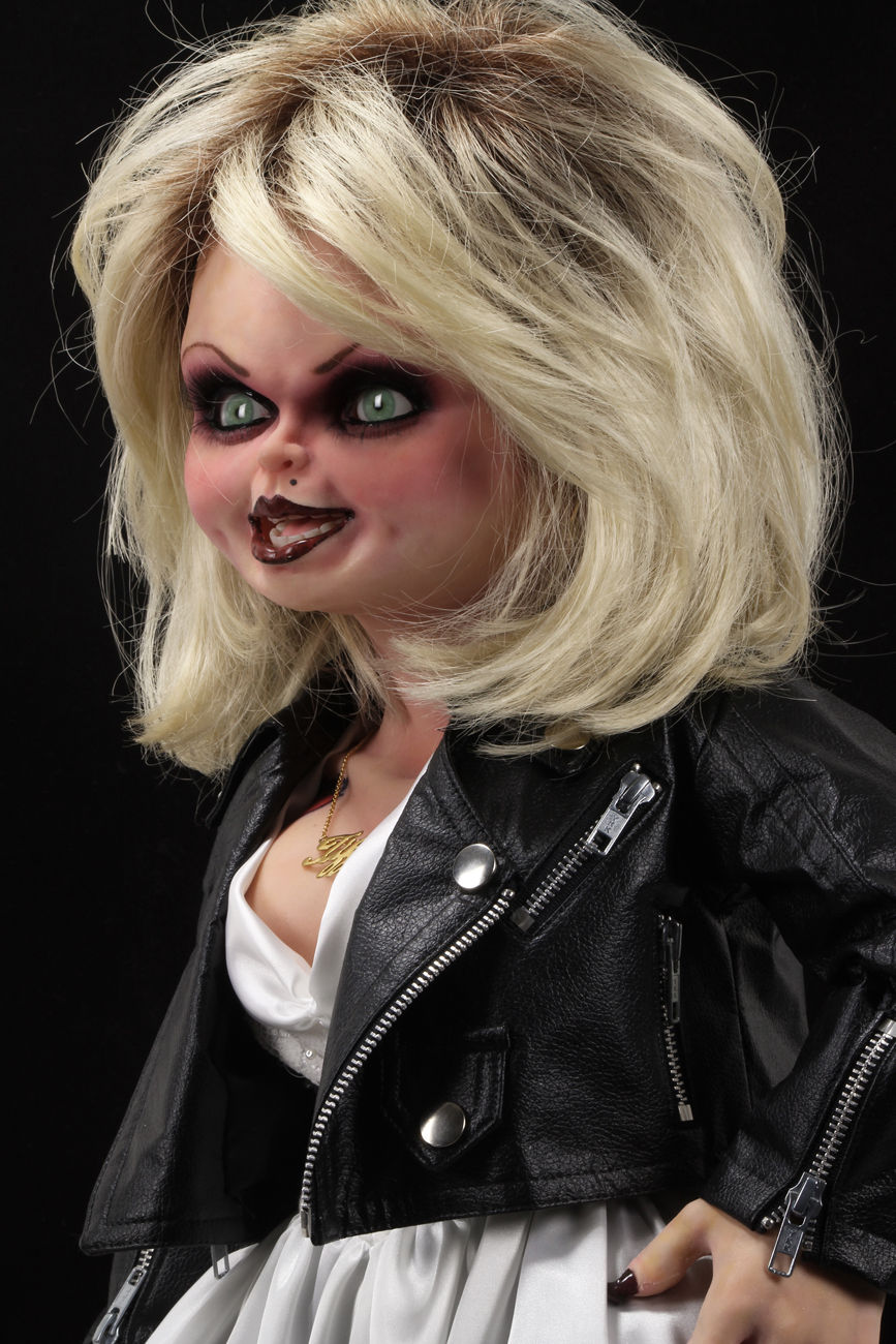 Thumbnail: NECA Bride of Chucky – Life-Size Tiffany Replica