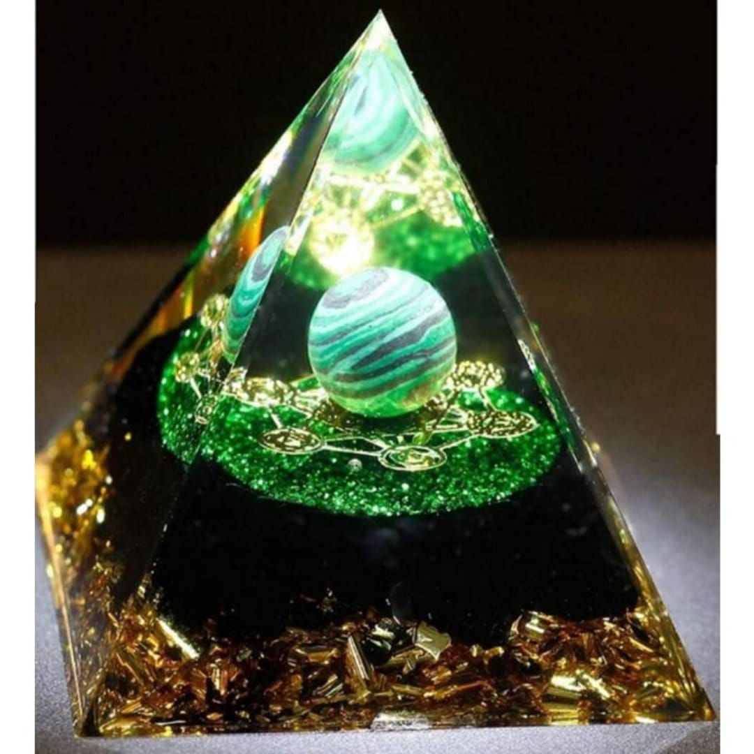 Pirámide Positiva Calmante Cristal Curativa 5 X 5 X 5 CMS Verde