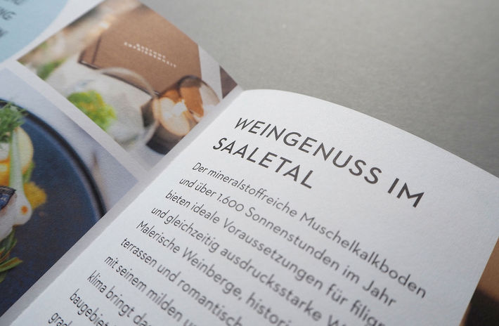 gasthofzufriedenheit_designstudioannekulka_magazin_inside1.jpg