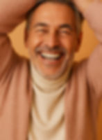 Lächelnder Mann mit strahlendem Lächeln