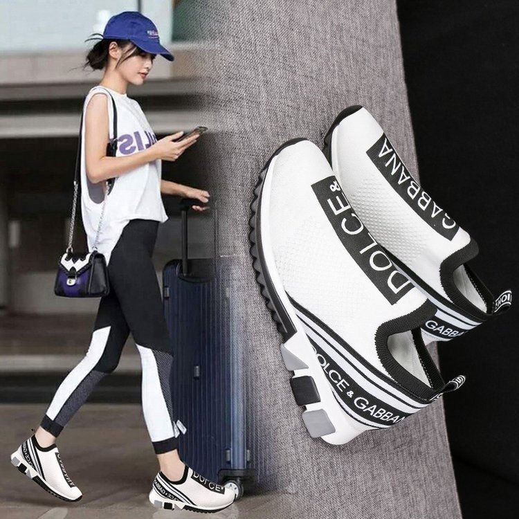 Thumbnail: Breathable Flyknit Round Toe Women's Casual Sneakers
