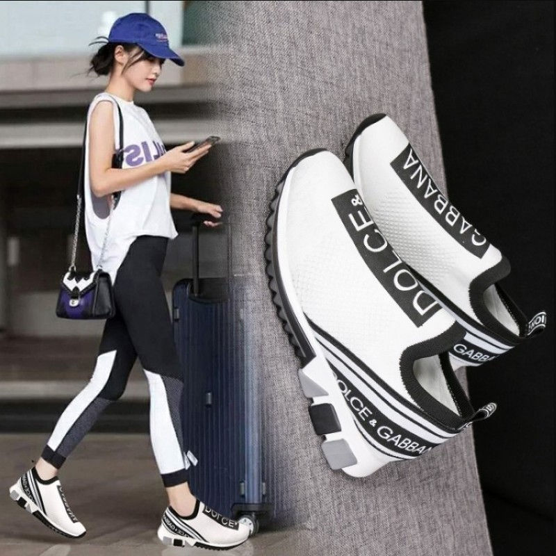 Thumbnail: Breathable Flyknit Round Toe Women's Casual Sneakers