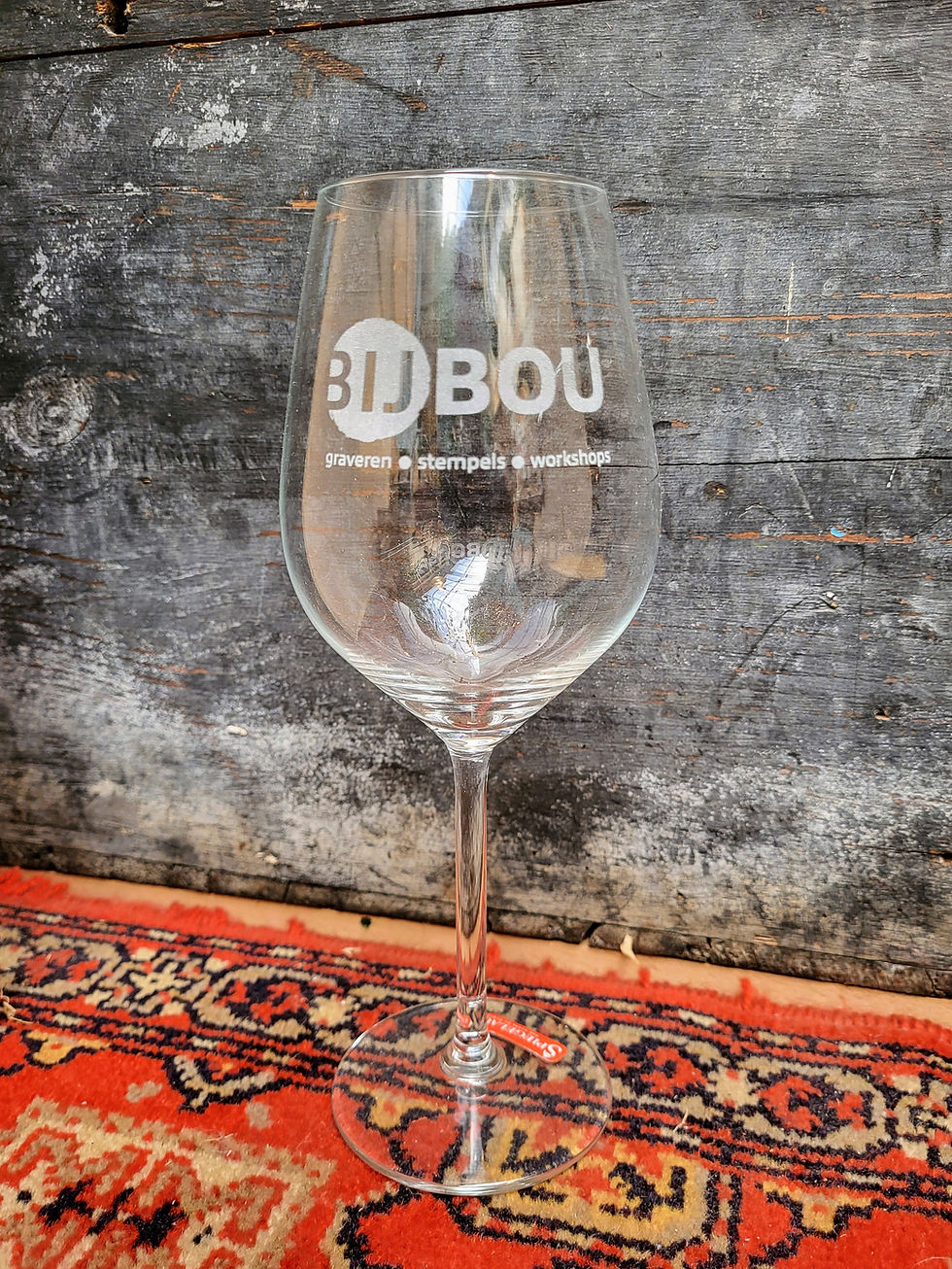 Wijnglas logo graveren