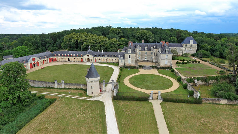 vue aérienne 2  -credit chateau de Gizeux.jpg