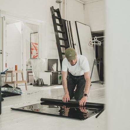 Start your Career Off as a Photographers Assistant- Here’s How to Do It