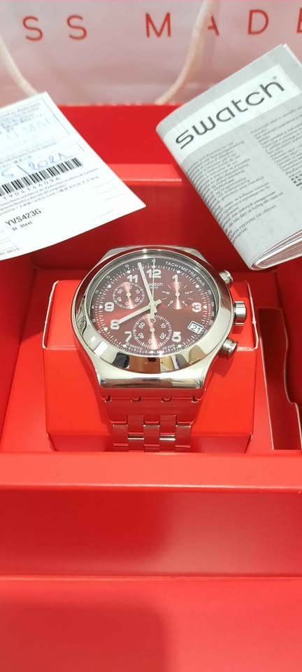 Miniature : Swatch irony Originale Argentéé (Gris) et Tableau Rouge Foncé Made in Swiss