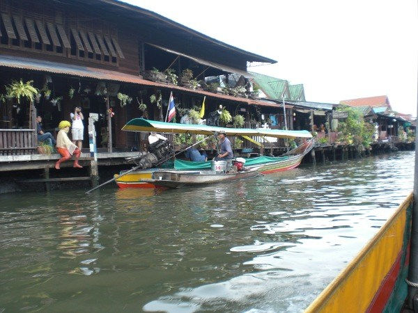 longtailedboat.jpg
