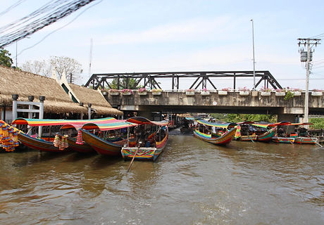 Taliang chan floating market.jpg