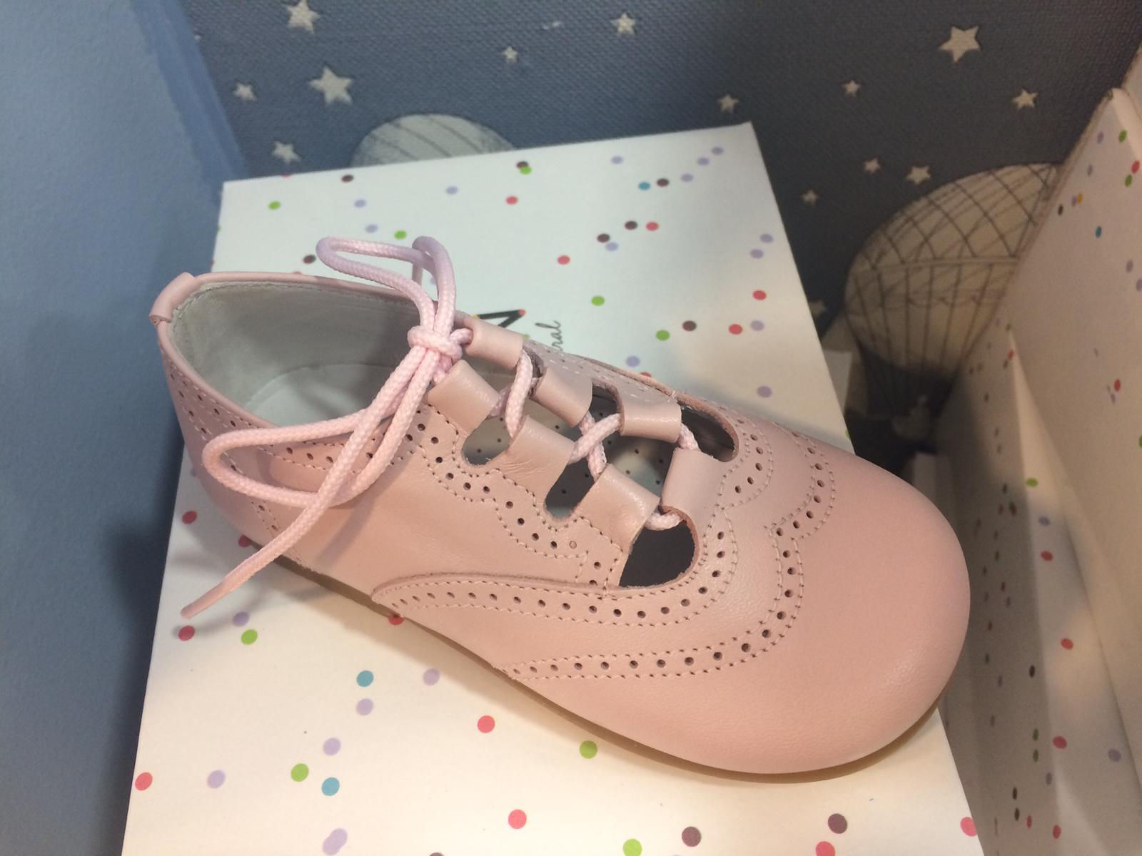 Zapato cordones mercedita calada