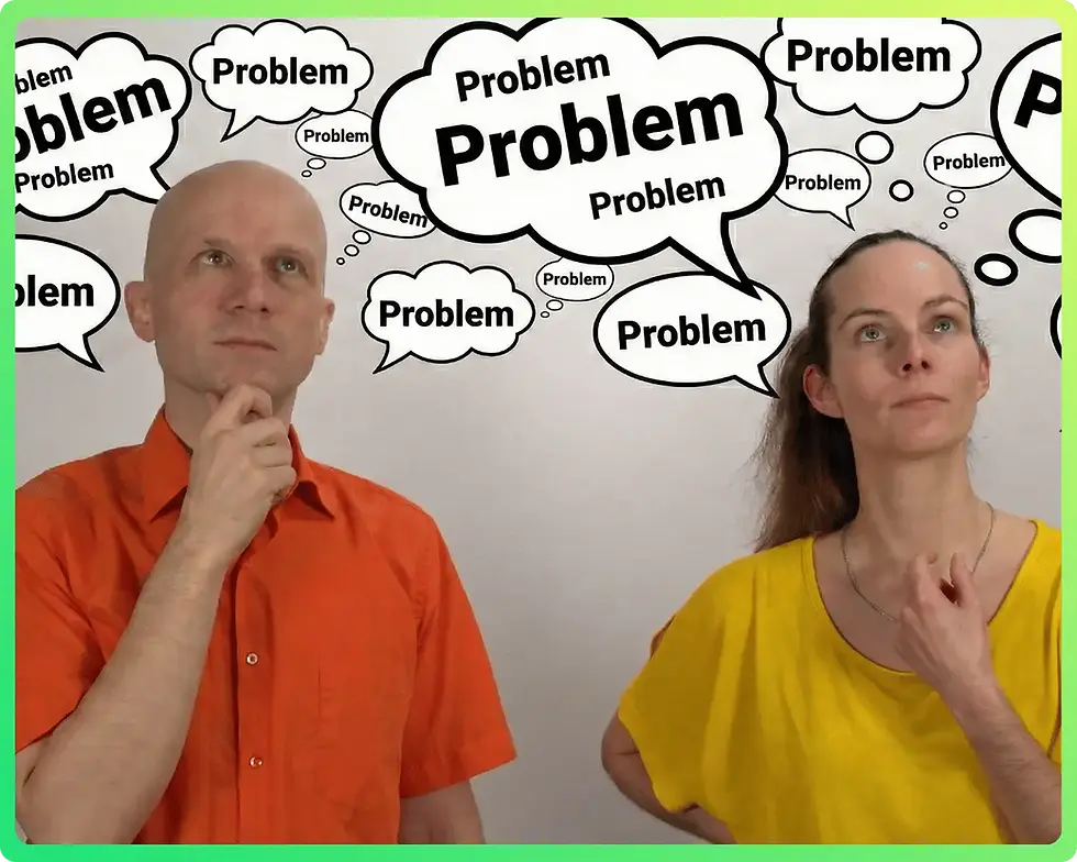 Sandor und Conny stehen nachdenklich nebeneinander, während sie von zahlreichen Sprechblasen mit dem Wort "Problem" in verschiedenen Größen umgeben sind. Symbolbild für das Erkennungsmerkmal "Häufigkeit und Intensität" – wiederkehrende Probleme erzeugen Handlungsdruck.