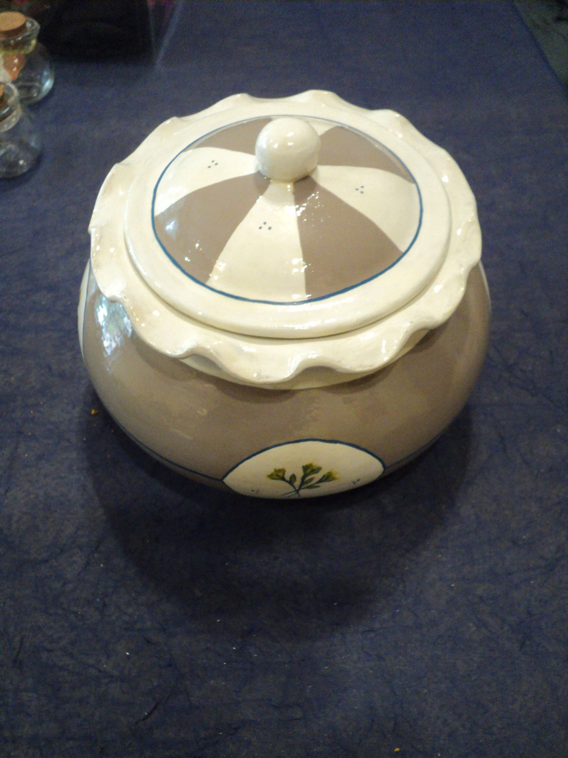 Biscottiera tortora con fiori