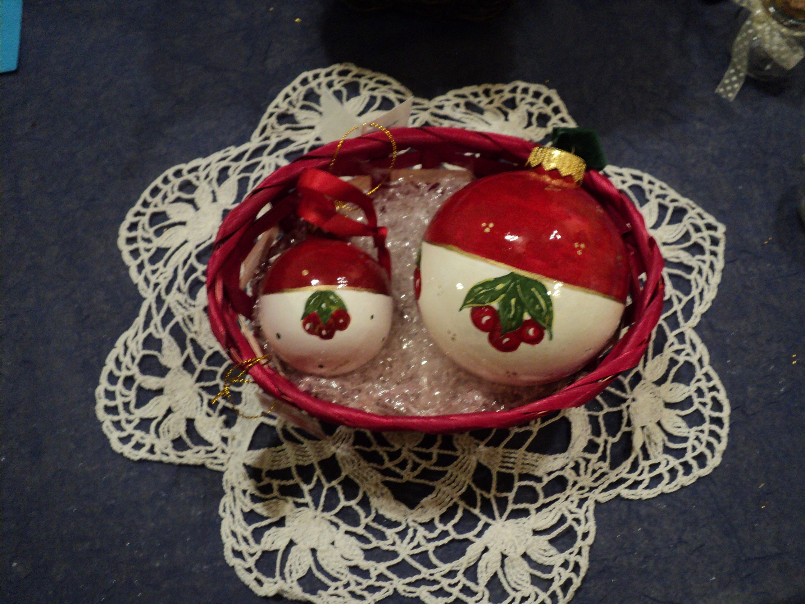 Sfera cesto bacche rosse