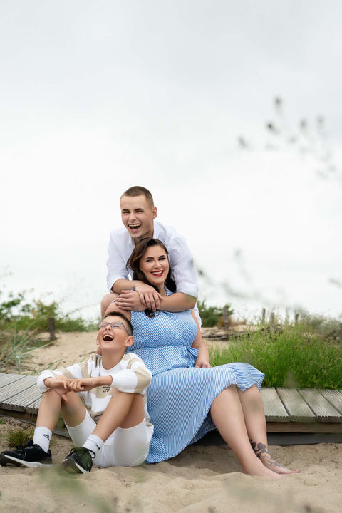 Šeimos fotosesija klaipeda. Geriausi šeimos fotografai pajūryje. Šeimos fotosesijos kainos. Šeimos fotosesija prie jūros. Ka veikti su vaikais prie juros. šeimos fotosesija studijoje. fotostudija klaipeda. 