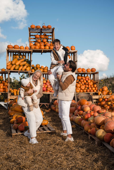 Šeimos fotosesija klaipeda. Geriausi šeimos fotografai pajūryje. Šeimos fotosesijos kainos. Šeimos fotosesija prie jūros. Ka veikti su vaikais prie juros. gofio braskes ukis. fotosesija su moliugais klaipeda. gokio braskes.