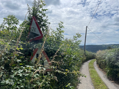 17% grade sign on hill in Devon