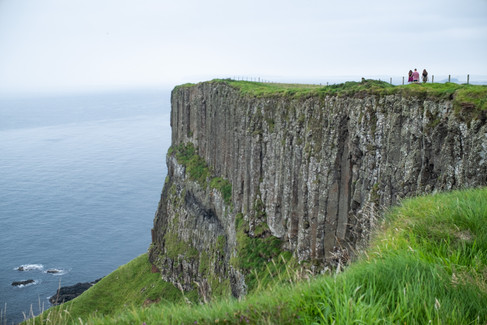 Cliffs on the hike from Dunseverick Castle to Giant's Causeway