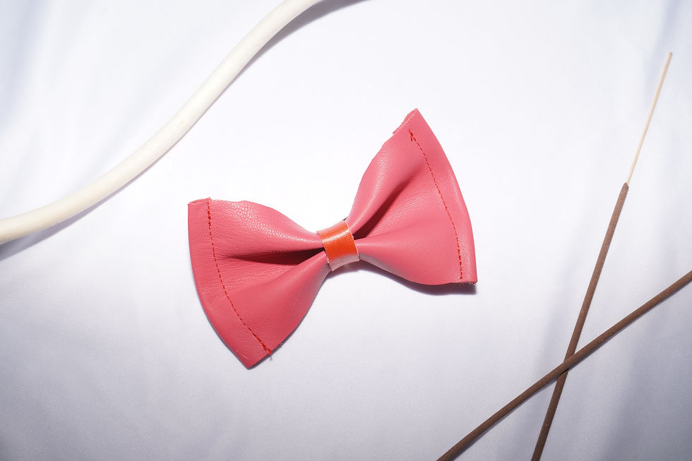 Miniatura: Fiocco Capelli in Vera Pelle Rosa – Fermaglio Artigianale  – Accessorio Donna Elegante