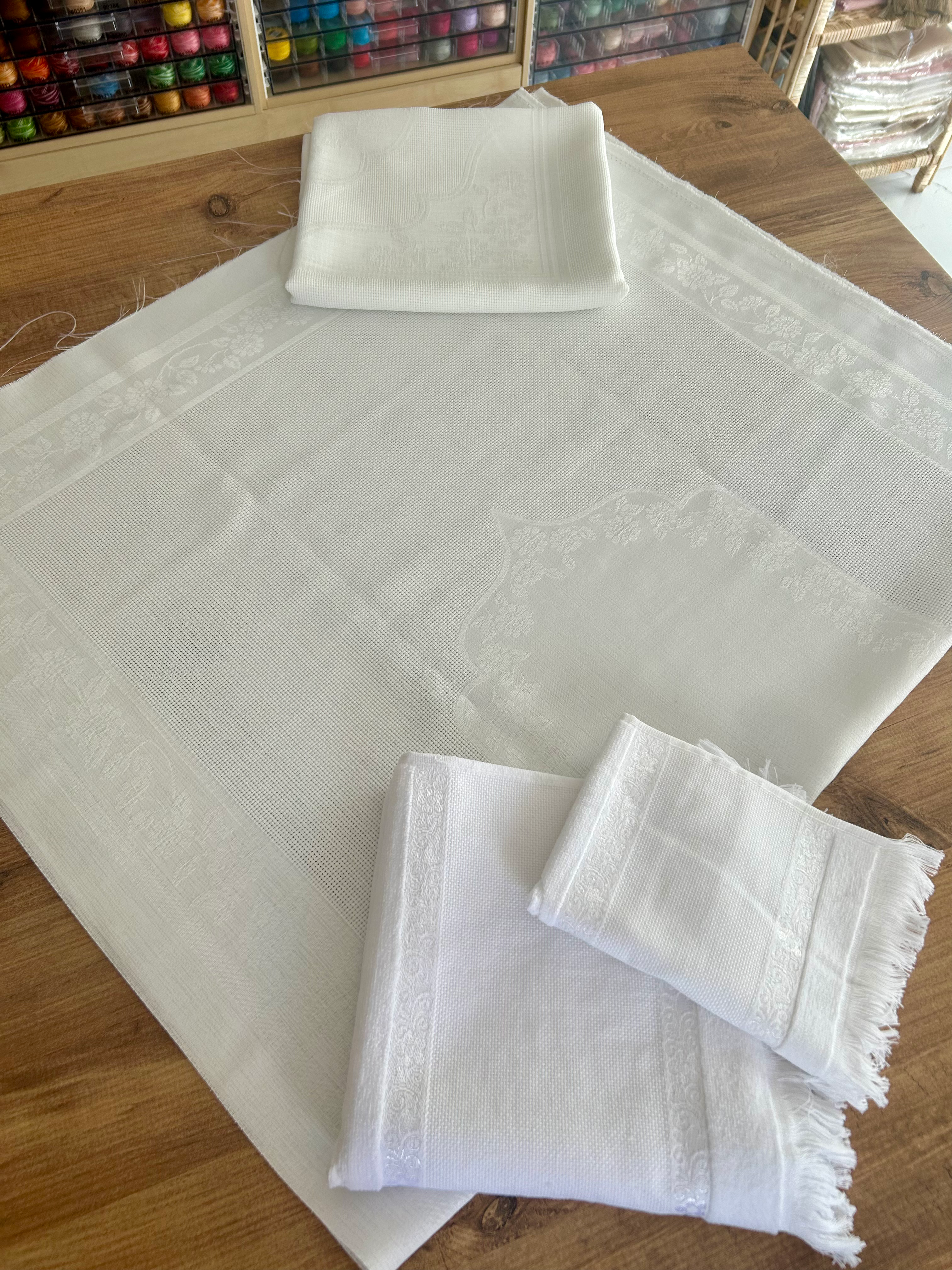 Kırık Beyaz 4’lü Bohça Seti