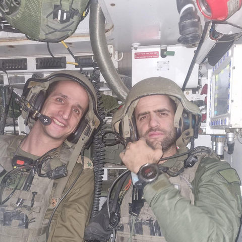 אריות על נמרים
אלי זילברמן