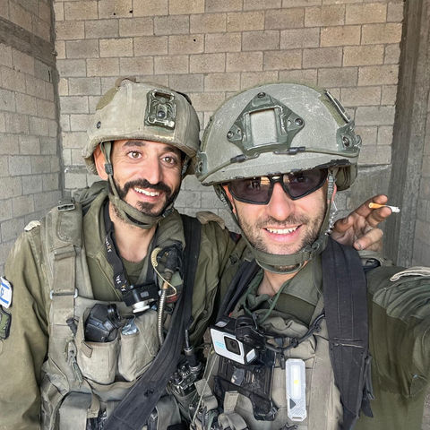 אריות על נמרים
אלי זילברמן