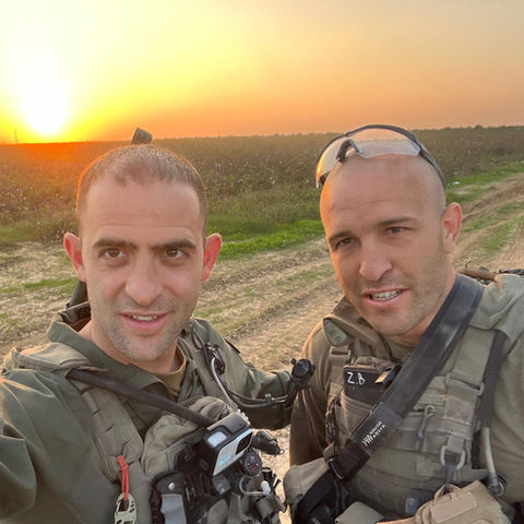 אריות על נמרים
אלי זילברמן