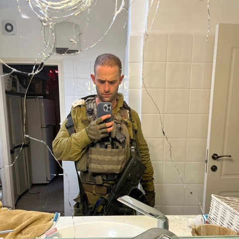 אריות על נמרים
אלי זילברמן