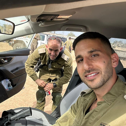 אריות על נמרים
אלי זילברמן