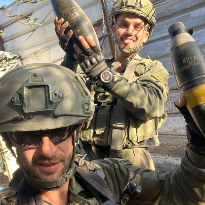 אריות על נמרים
אלי זילברמן