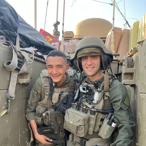 אריות על נמרים
אלי זילברמן