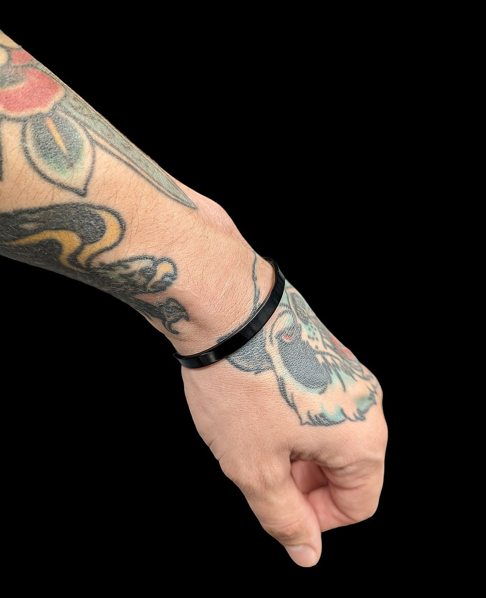 Thumbnail: Simple Cuff Bracelet - 18k Gold / Black