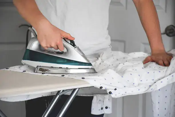 Небезпека тефлону для папуг